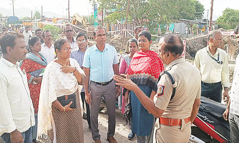 விநாயகர் சதுர்த்தி ஊர்வலம் செல்லும் பாதையில் அதிகாரிகள் ஆய்வு
