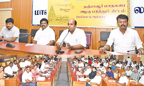 கூட்டத்தில் கலெக்டர் தீபக் ஜேக்கப் பேசினார்.