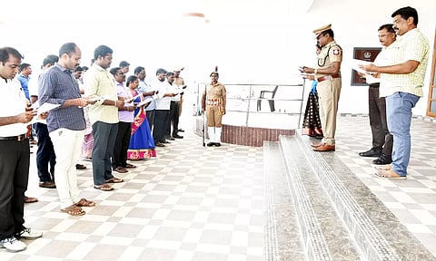 போலீஸ் சூப்பிரண்டு அலுவலகத்தில் சமூக நீதி நாள் உறுதிமொழி