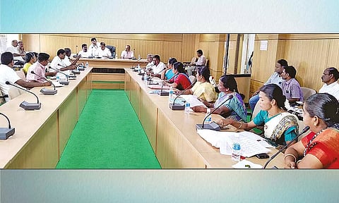  ஊராட்சி ஒன்றிய குழு கூட்டம் நடைபெற்ற காட்சி. 