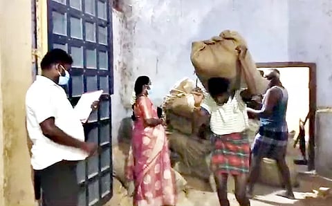 2 ஆயிரம் மூட்டை நெல் காணிக்கை செலுத்திய பக்தர்கள்