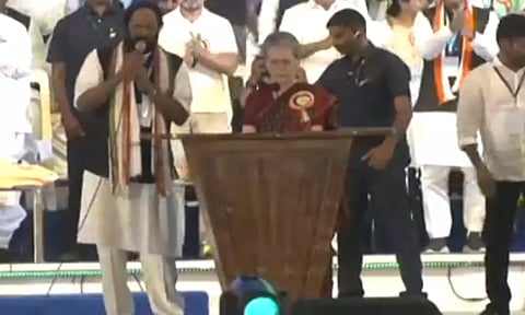 தெலுங்கானாவில் ஆட்சியை பிடிக்க சோனியா காந்தி தரும் உத்தரவாதங்கள்