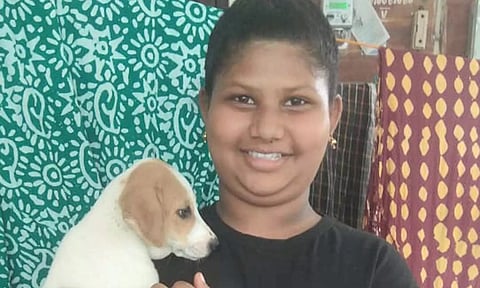 சிறுமி மரணம்: 13 மாணவர்கள் மயக்கம்- அடுத்தடுத்த சம்பவங்களால் ஓட்டலுக்கு சீல்