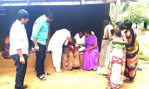 கர்ப்பிணி தாய்மார்களுக்கு தொற்று நோய் பரிசோதனை செய்யும் காட்சி.