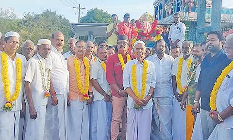 கருப்பம்புலத்தில் மத நல்லிணக்க விநாயகர் ஊர்வலம் நடந்தது.