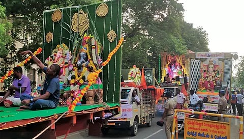 விநாயகர் சிலைகள் ஊர்வலம் நடந்தபோது எடுத்தபடம்.