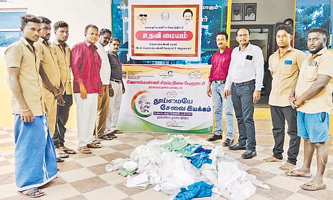 பறிமுதல் செய்யப்பட்ட பிளாஸ்டிக் பொருட்கள்.