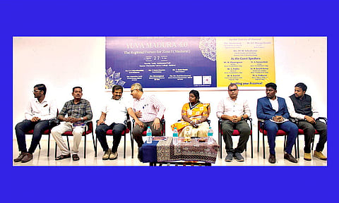 மதுரை மன்னர் கல்லூரியில் நடைபெற்ற ஒருநாள் பயிற்சி பட்டறை நிகழ்ச்சியில் கலந்து கொண்டவர்களை படத்தில் காணலாம்.