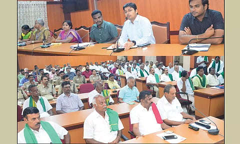 மனித விலங்கு மோதலை தடுக்க வனத்துறை, விவசாயிகளை ஒருங்கிணைத்து பாதுகாப்பு குழு அமைக்க வேண்டும் - முத்தரப்பு கூட்டத்தில் வலியுறுத்தல்
