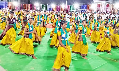 நிகழ்ச்சியில் கலந்து கொண்டவர்களின் காட்சி. 