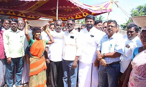  செந்தில்குமார் எம்.எல்.ஏ. பூமி பூஜை செய்து பணியை தொடங்கி வைத்தார்.