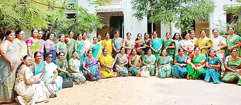 ஓ.சி.பி.எம். பள்ளியில் முன்னாள் மாணவிகள் சந்திப்பு