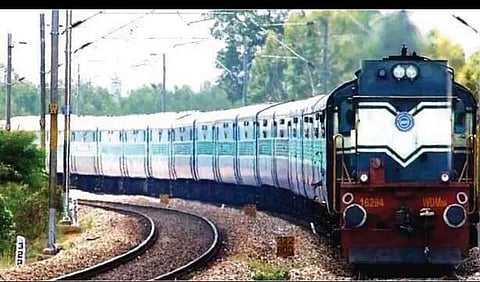 வந்தே பாரத் ரெயில் சாத்தூர், திருமங்கலம் நின்று செல்ல வேண்டும்-எம்.பி. கடிதம்