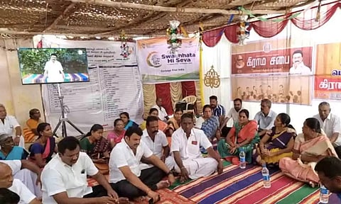 பெரமியம் ஊராட்சி கிராமசபை கூட்டத்தில் பங்கேற்ற அமைச்சர் கயல்விழி செல்வராஜ் மற்றும் பலரை படத்தில் காணலாம். 