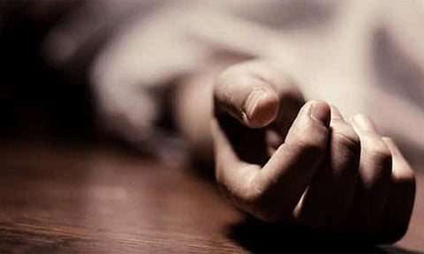மோட்டார் சைக்கிள் மீது வேன் மோதி பெண் பலி