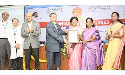 கஸ்தூரிபா காந்தி செவிலியர் கல்லூரி 20-வது ஆண்டு விழா நடைபெற்ற காட்சி.