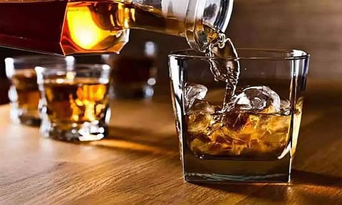 டிரைவர் மது குடித்ததால் மினி பஸ் பறிமுதல்