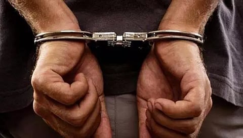 மனைவியை தாக்கிய வழக்கில் 4 ஆண்டுக்கு பிறகு கணவர் கைது