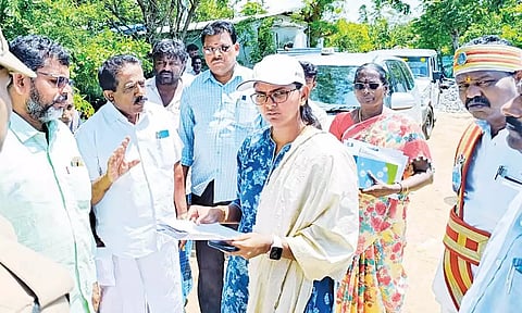 மாவட்ட கலெக்டரிடம் மனு அளித்த நாச்சிக்குளம் தவ்ஹீத் ஜமாத்தினர்.