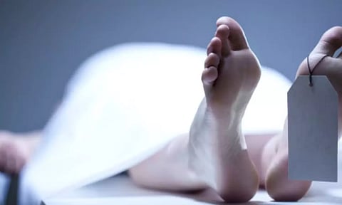 பஸ் நிலையத்தில் ஓட்டல் ஊழியர் பிணம்
