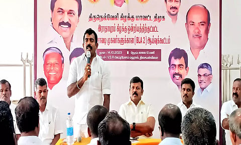 ஆலோசனை கூட்டத்தில் மாவட்ட பஞ்சாயத்து தலைவர் வி.எஸ்.ஆர். ஜெகதீஸ் பேசிய போது எடுத்த படம். 