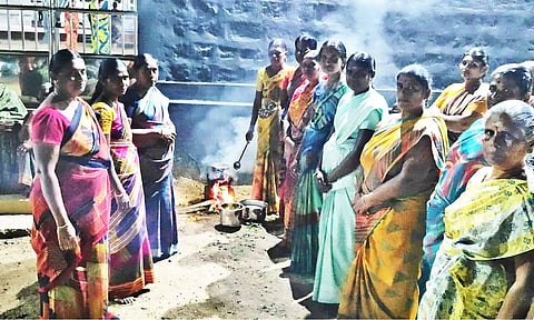  மழை வேண்டி பொங்கல் வைத்த போது எடுத்த படம்.