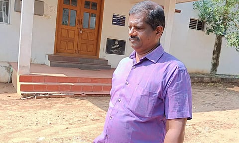 கோவை சி.பி.சி.ஐ.டி அலுவலகத்தில் விசாரணைக்கு ஆஜராக வந்த ஜெயலலிதாவின் கார் டிரைவர் ஐயப்பன்.