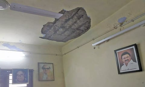 தக்கலை அருகே இடிந்து விழும் நிலையில் ஆரம்ப சுகாதார நிலையம்