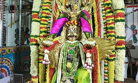 தென்திருப்பதி திருமலை ஸ்ரீவாரி ஆலயத்தில் கருட வாகனத்தில் எழுந்தருளிய மலையப்பசாமி