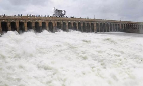 கர்நாடக அணைகளில் இருந்து வினாடிக்கு 5048 கனஅடி தண்ணீர் வெளியேற்றம்