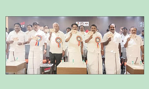 ராமநாதபுரத்தில் தி.மு.க. சார்பில் நீட் விலக்கை வலியுறுத்தி நடந்த கையெழுத்து இயக்கத்தை அமைச்சர்கள் தொடங்கி வைத்தனர்.