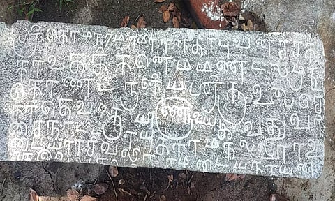 வருசநாடு பகுதியில் கண்டுபிடிக்கப்பட்ட கல்வெட்டு.