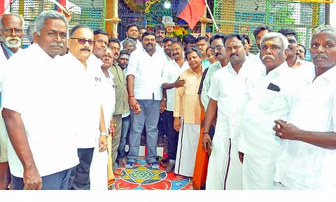 சிவகிரி, வாசுதேவநல்லூர் பகுதியில் தேவர் சிலைக்கு மாலை அணிவித்து மரியாதை