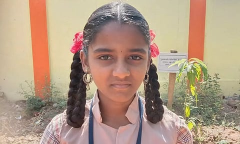 மாணவி கீர்த்தனா.