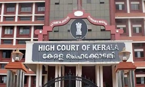 நள்ளிரவு நேரத்தில் கேரள வழிபாட்டு தலங்களில் பட்டாசு வெடிக்க தடை: ஐகோர்ட் அதிரடி உத்தரவு
