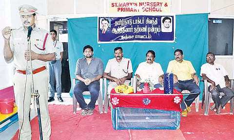 விபத்தில்லா தீபாவளி கொண்டாடுவது குறித்து விழிப்புணர்வு ஏற்படுத்தப்பட்டது.