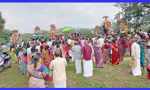 தேவகோட்டையில் 9 சுவாமிகளின் தீர்த்தவாரி உற்சவம் நடந்தது. 