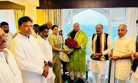 பாஜகவில் இருந்து விலகி காங்கிரஸில் இணைந்தார் நடிகை விஜயசாந்தி