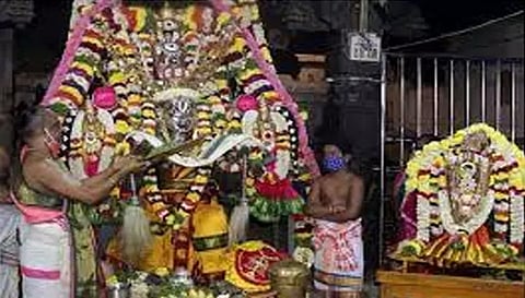 உலக கோப்பையை இந்தியா வெல்ல வேண்டி சேலம் கோட்டை பெருமாள் கோவிலில் சிறப்பு வழிபாடு