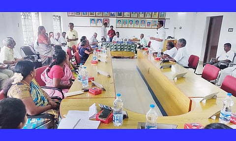 ஊராட்சி ஒன்றிய குழுக் கூட்டம் தலைவர் முனியாண்டி தலைமையில் நடைபெற்ற போது எடுத்த படம்.
