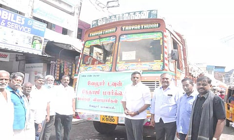 லாரிகள் மூலம் காய்கறிகள் திருவண்ணாமலைக்கு அனுப்பி வைத்தனர்.