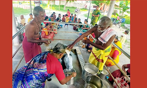 தொண்டியில் பிரதோஷ சிறப்பு பூஜை