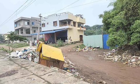 திடீரென அறுந்து விழுந்த மின் கம்பி