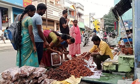 அகல் விளக்குகள் விற்பனை அமோகம்