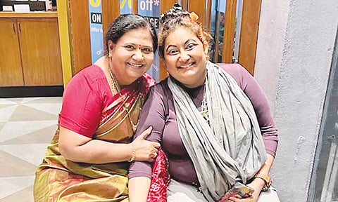 குட்டி பத்மினியுடன் இருப்பவர் இந்த பிரபலமா..? ரசிகர்கள் அதிர்ச்சி