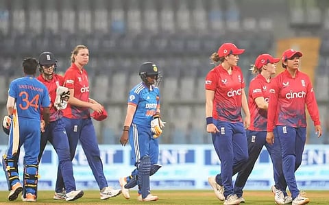 இங்கிலாந்துக்கு எதிரான 20 ஓவர் கிரிக்கெட்: இந்திய பெண்கள் அணி தோல்வி