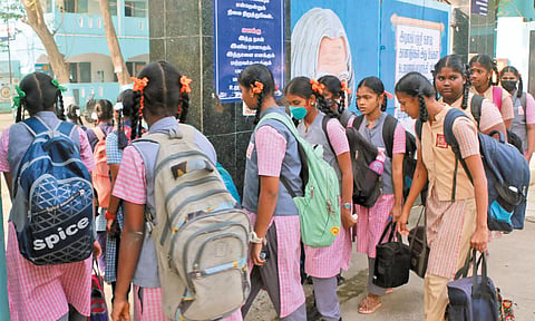 4 மாவட்டங்களில் ஒரு வார விடுமுறைக்கு பிறகு பள்ளி-கல்லூரிகள் நாளை திறப்பு
