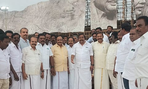 தி.மு.க. இளைஞர் அணி மாநில மாநாடு பந்தல் அமைக்கும் பணி தீவிரம்- அமைச்சர் கே.என்.நேரு பார்வையிட்டு ஆய்வு
