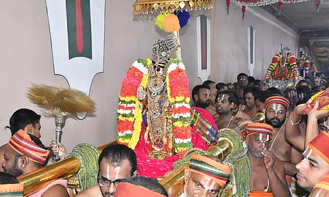 முத்து ஆண்டாள் கொண்டை அலங்காரத்தில் நம்பெருமாள்