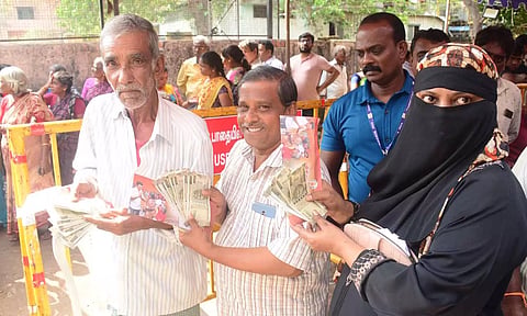 ரூ.6 ஆயிரம் 21 லட்சம் குடும்பங்களை சென்றடைந்தது... 6 லட்சம் பேர் நிவாரணம் கேட்டு புதிதாக விண்ணப்பம்